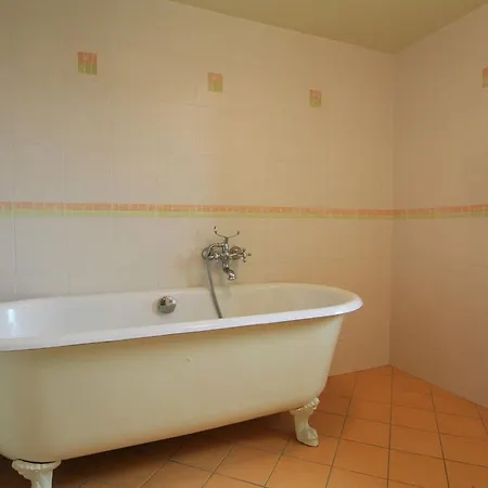 Maison Spacieuse Avec Grande Cour Et Terrasse, Parfait Pour Familles, Proche St-paulien Et Allegre. - Fr-1-582-306