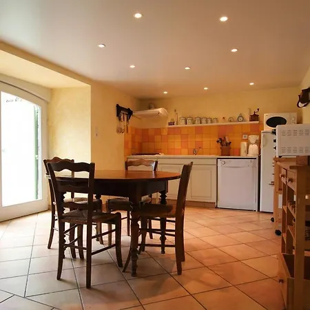 Maison Spacieuse Avec Grande Cour Et Terrasse, Parfait Pour Familles, Proche St-paulien Et Allegre. - Fr-1-582-306 Semesterbostad *