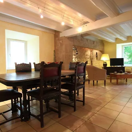 Maison Spacieuse Avec Grande Cour Et Terrasse, Parfait Pour Familles, Proche St-paulien Et Allegre. - Fr-1-582-306 * Vernassal