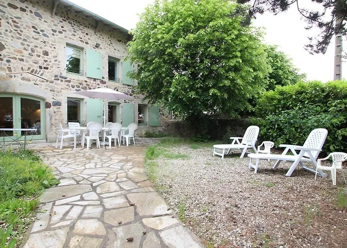 Maison Spacieuse Avec Grande Cour Et Terrasse, Parfait Pour Familles, Proche St-paulien Et Allegre. - Fr-1-582-306 Feriehus