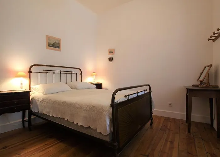 Maison Spacieuse Avec Grande Cour Et Terrasse, Parfait Pour Familles, Proche St-paulien Et Allegre. - Fr-1-582-306