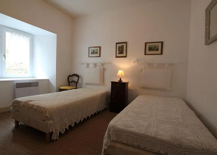 Feriehus Maison Spacieuse Avec Grande Cour Et Terrasse, Parfait Pour Familles, Proche St-paulien Et Allegre. - Fr-1-582-306