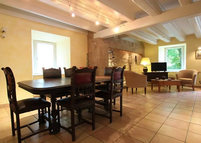 Maison Spacieuse Avec Grande Cour Et Terrasse, Parfait Pour Familles, Proche St-paulien Et Allegre. - Fr-1-582-306 * Vernassal